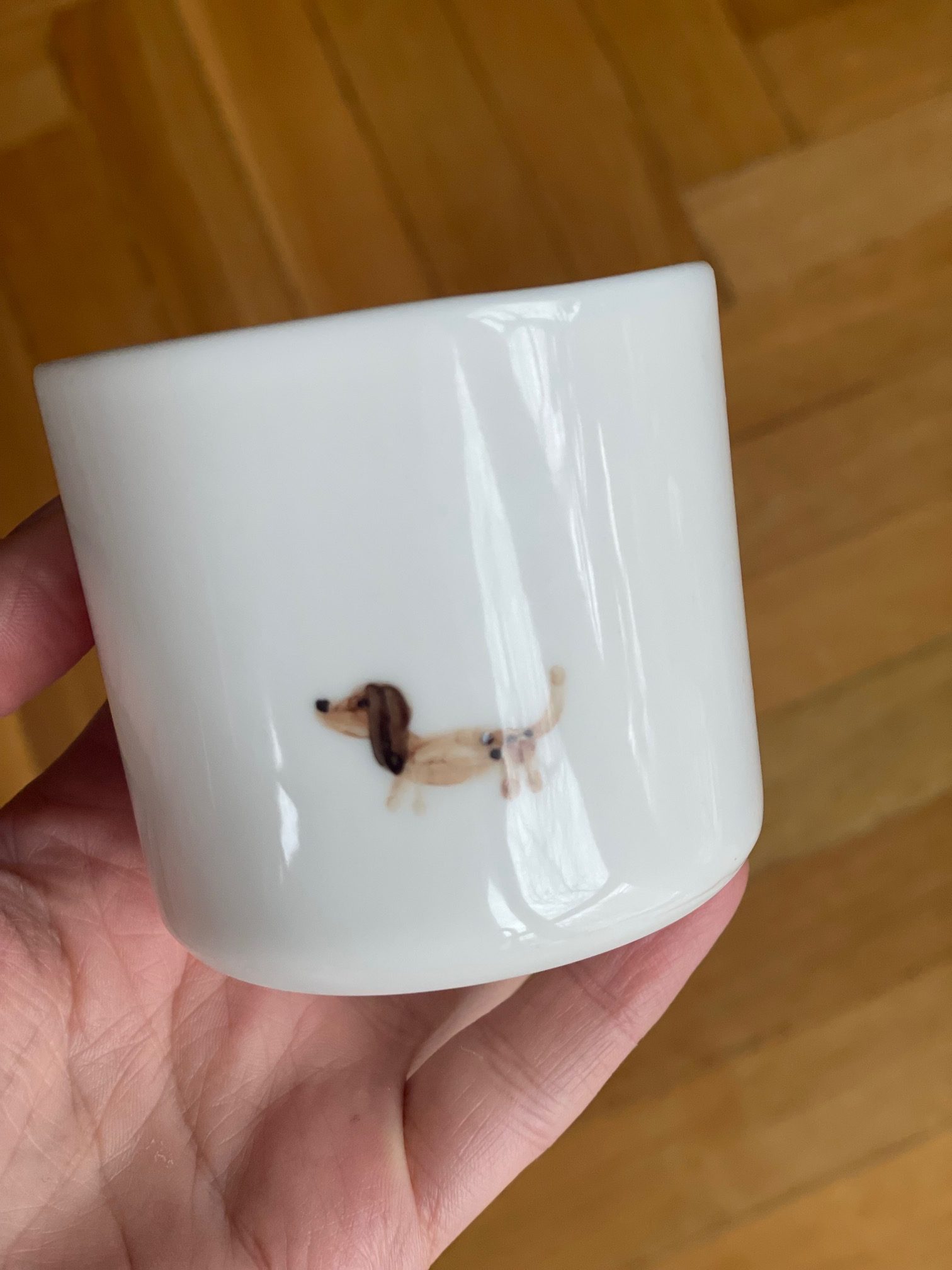Czarka ceramiczna do herbaty z ilustracją jamnika